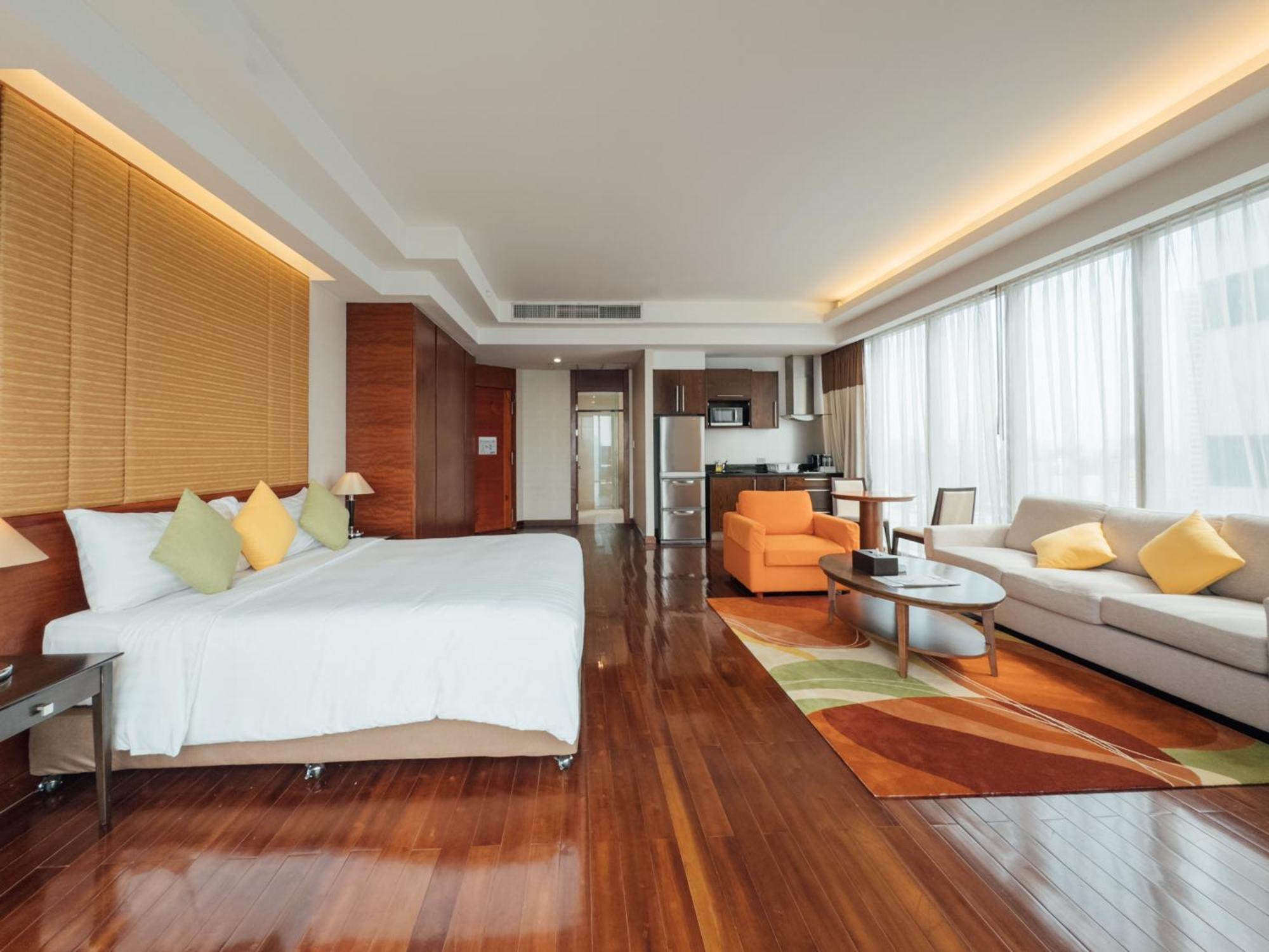 Column Bangkok Hotel Exterior photo